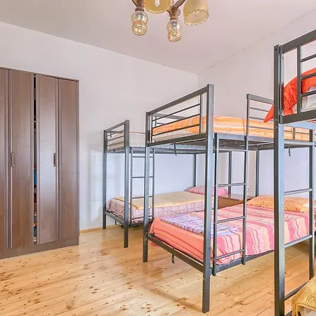 بيت شباب Hostel Pula *