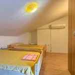 Hostel Pula אכסניה *