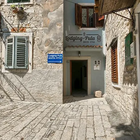 Hostel Pula 풀라