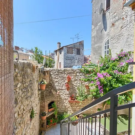 Hostel Pula 호스텔