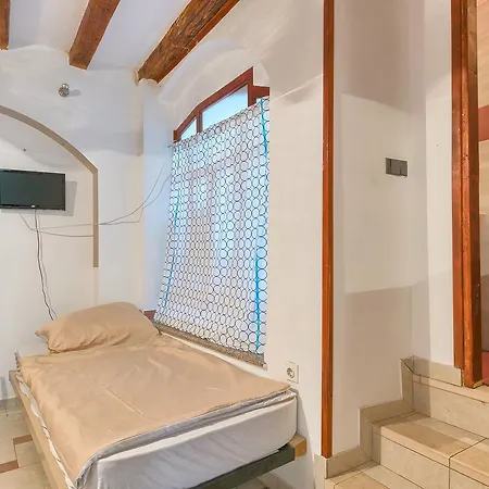 Hostel Pula 호스텔 *