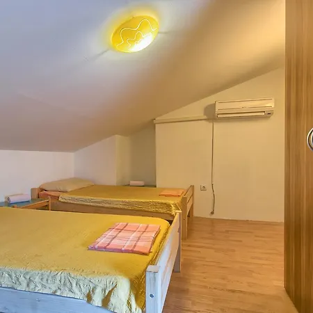 Hostel Pula 호스텔 *