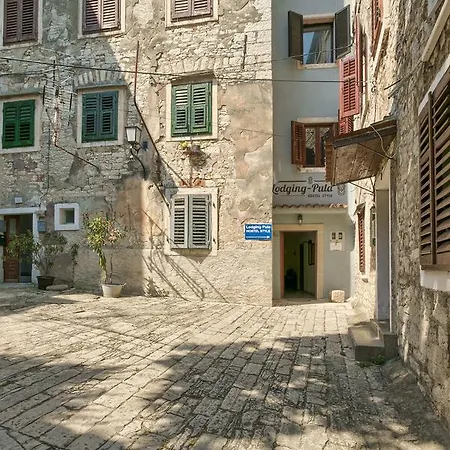 ホステル Hostel Pula