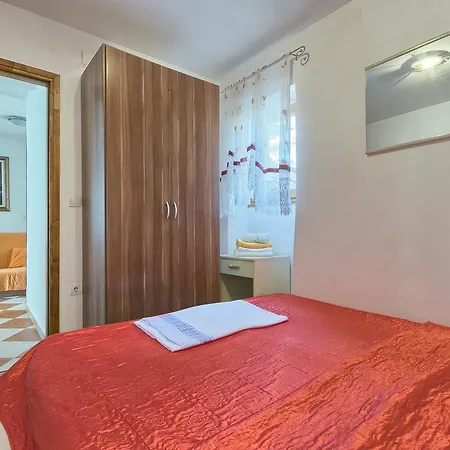 Hostel Pula Albergue *