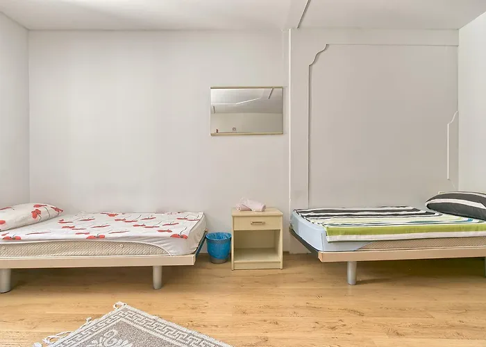 Hostel Pula אכסניה