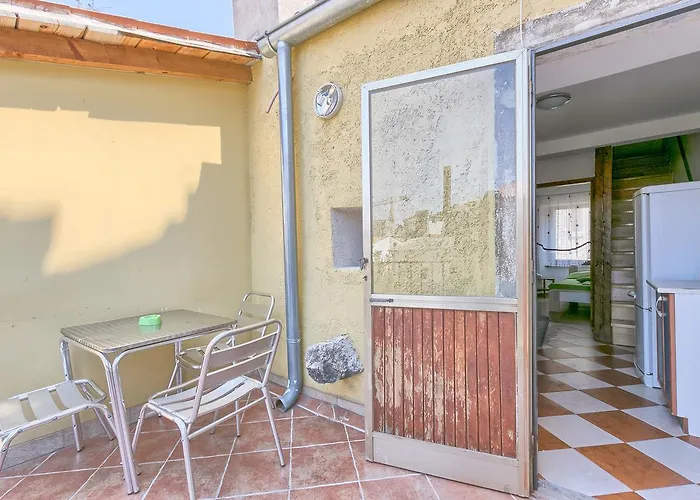 Hostel Pula אכסניה פולה