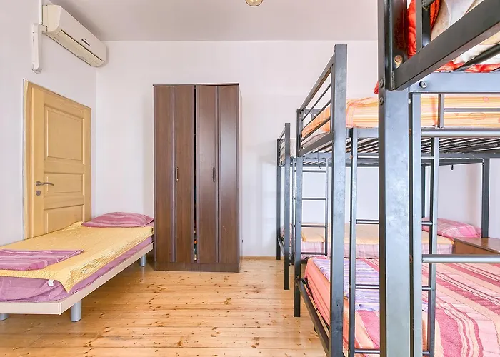 Hostel Pula אכסניה *